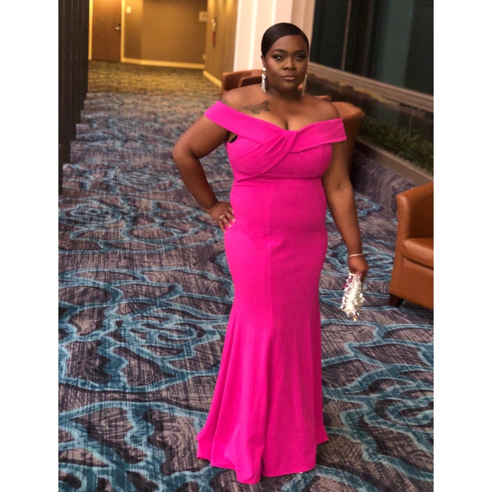 The item was worn once to a gala . Great Condition.